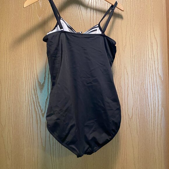 Embrace Your Curves Figure Flattering One Piece Swimsuit Sz Large - Picture 2 of 3